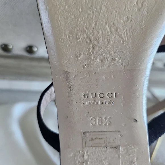 Gucci Women's Black and Gold Sandals - Picture 4 of 5